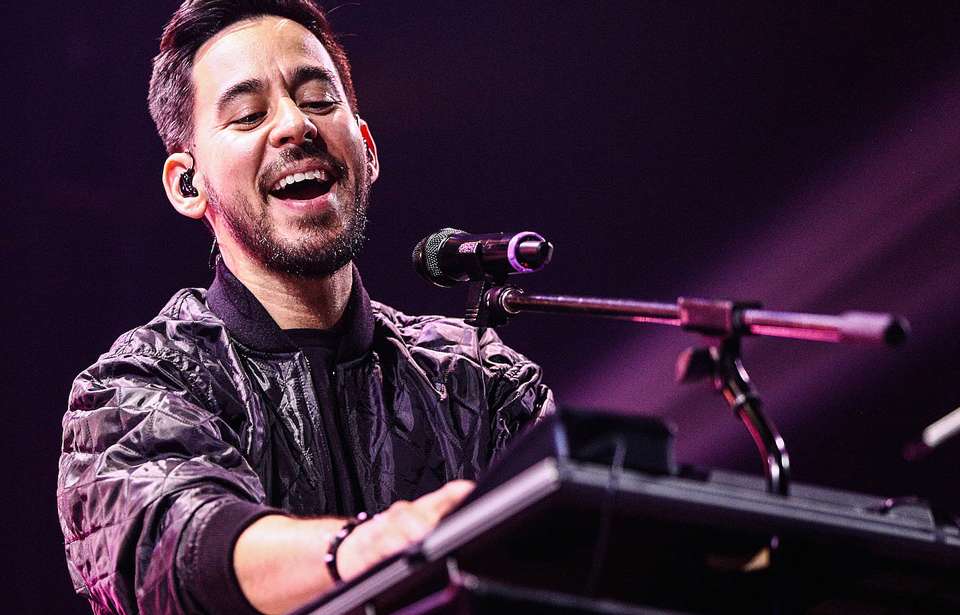 Mike Shinoda lança EP com músicas inéditas sobre a perda de Chester Bennington.